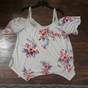 🤩 flowy off the shoulder tank